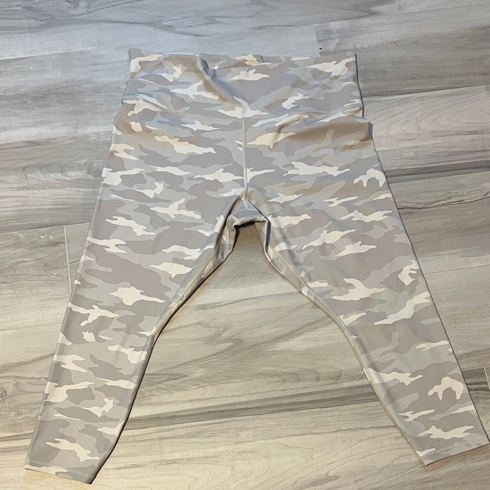 Athleta High-Rise Camo Leggings - Light Gray & White